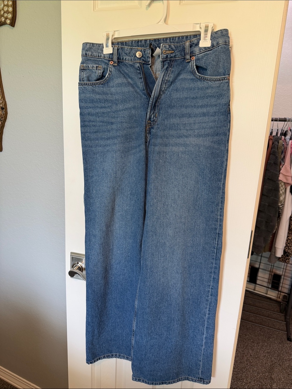 Divided Men's Relaxed Straight Jeans in Medium Blue